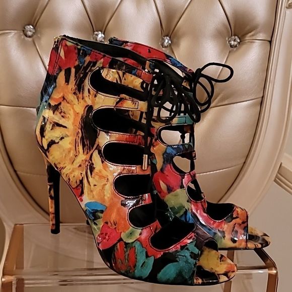 Steve Madden Cythiaa Floral Multi Lace-Up Peep Toe Booties - Picture 5 of 11